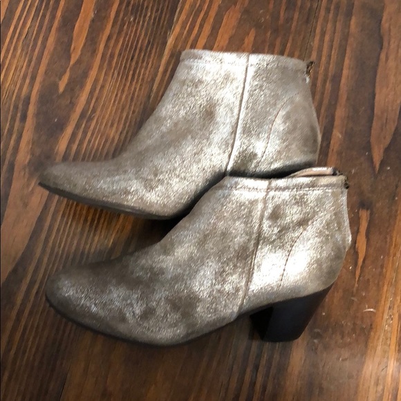 Seychelles Shoes - Seychelles metallic pewter bootie